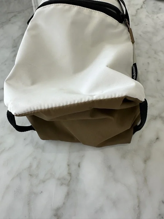 Lululemon White/Olive Crossbody Waterbottle Bag - Picture 4 of 4